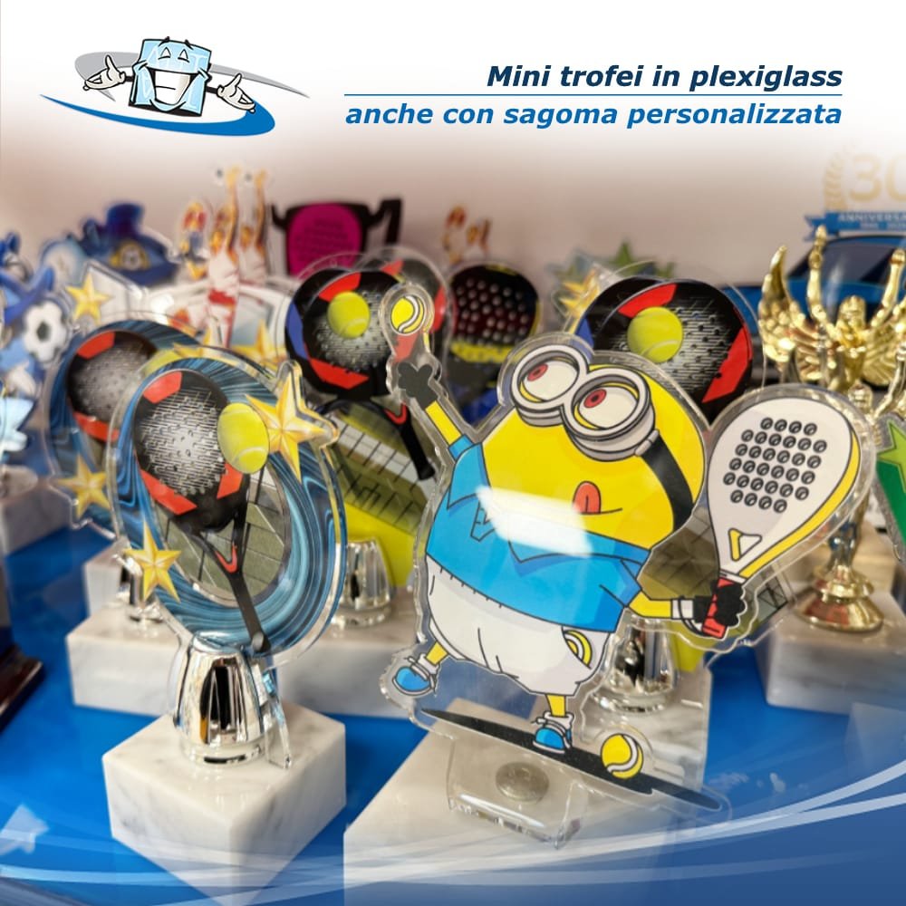 Trofei in plexiglass con sagoma e targhetta personalizzate per tornei di Padel o altri sport