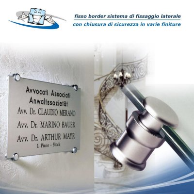 Fisso Border - Sistema di fissaggio a brugola laterale con chiusura di sicurezza per targhe senza fori in diverse finiture