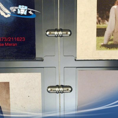 Fly Signhold double pinza laterale doppia in ottone per due pannelli affiancati in diverse finiture