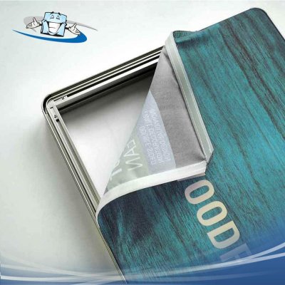 Steelframe - Cornice per banner in tessuto effetto acciaio inox con angoli arrotondati con personalizzazione inclusa