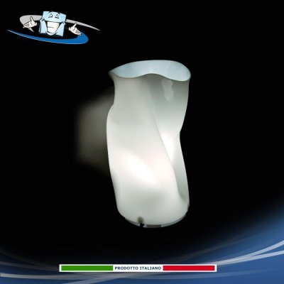 Lampada in plexiglass conturbante elegante e resistente